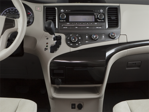 2013 Toyota Sienna XLE 8 Passenger