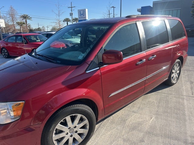 2016 Chrysler Town & Country Touring