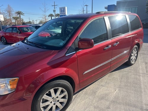 2016 Chrysler Town & Country Touring
