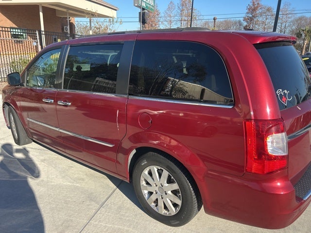 2016 Chrysler Town & Country Touring