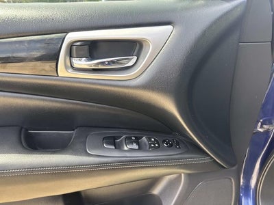 2018 Nissan Pathfinder SV