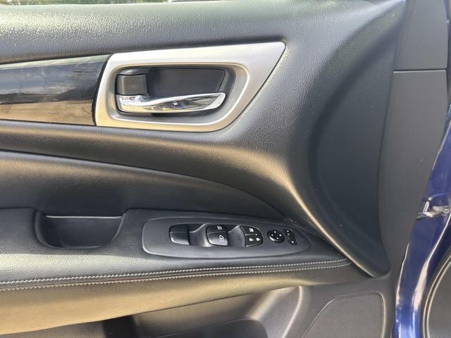 2018 Nissan Pathfinder SV