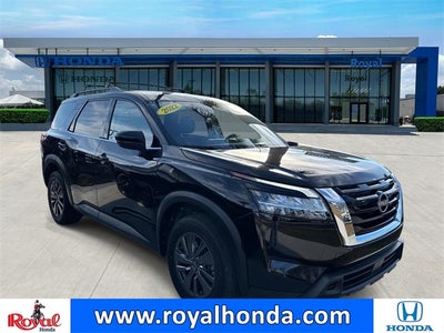 2022 Nissan Pathfinder SV