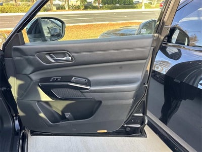 2022 Nissan Pathfinder SV