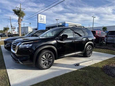 2022 Nissan Pathfinder SV