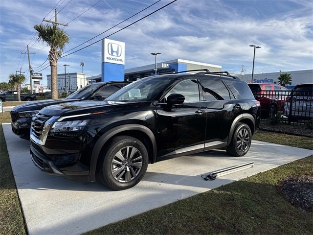 2022 Nissan Pathfinder SV