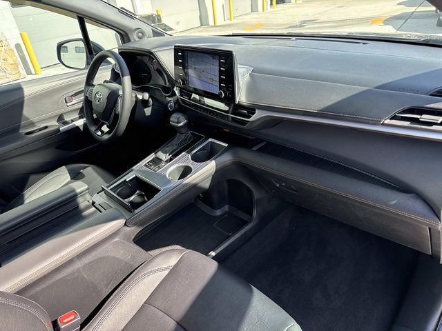 2023 Toyota Sienna Woodland Edition