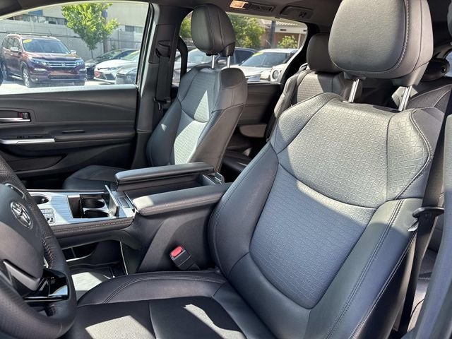 2023 Toyota Sienna Woodland Edition