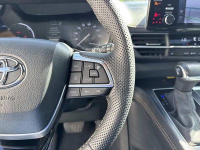 2023 Toyota Sienna Woodland Edition