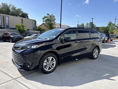 2023 Toyota Sienna Woodland Edition