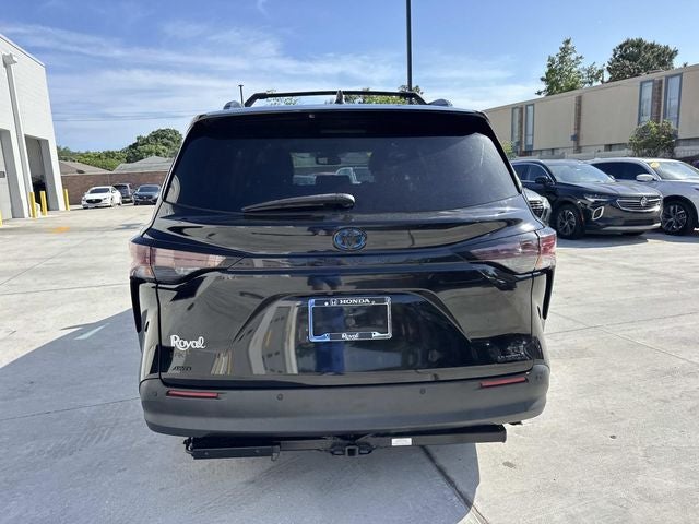 2023 Toyota Sienna Woodland Edition