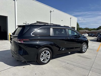 2023 Toyota Sienna Woodland Edition