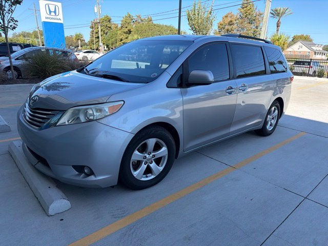 2015 Toyota Sienna LE 8 Passenger