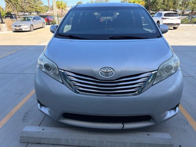 2015 Toyota Sienna LE 8 Passenger