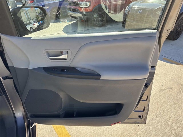 2020 Toyota Sienna LE 8 Passenger