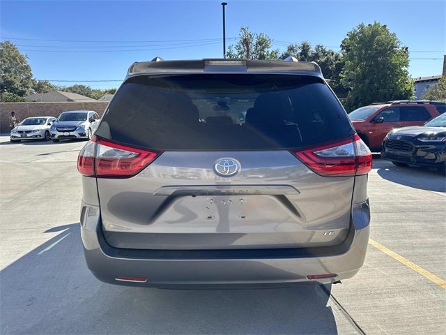 2020 Toyota Sienna LE 8 Passenger