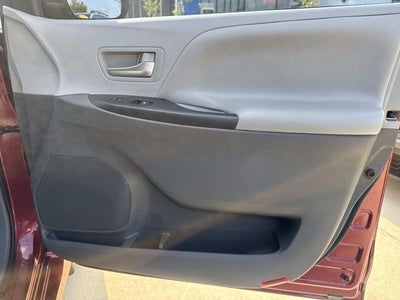 2020 Toyota Sienna LE 8 Passenger