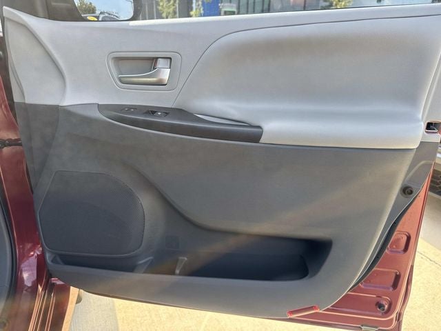 2020 Toyota Sienna LE 8 Passenger