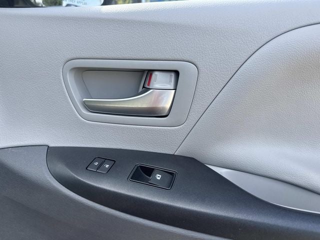 2020 Toyota Sienna LE 8 Passenger