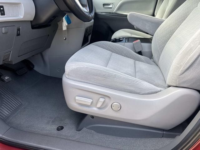 2020 Toyota Sienna LE 8 Passenger