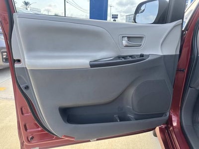 2020 Toyota Sienna LE 8 Passenger