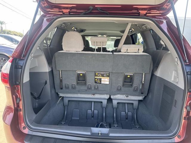 2020 Toyota Sienna LE 8 Passenger