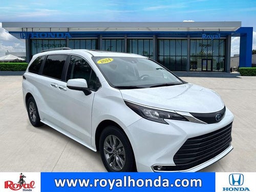 2024 Toyota Sienna XLE 8 Passenger