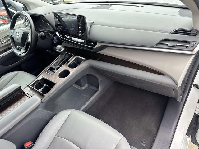2024 Toyota Sienna XLE 8 Passenger