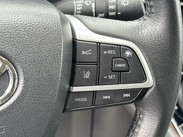 2024 Toyota Sienna XLE 8 Passenger