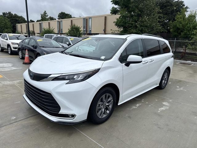 2024 Toyota Sienna XLE 8 Passenger