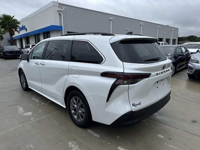 2024 Toyota Sienna XLE 8 Passenger