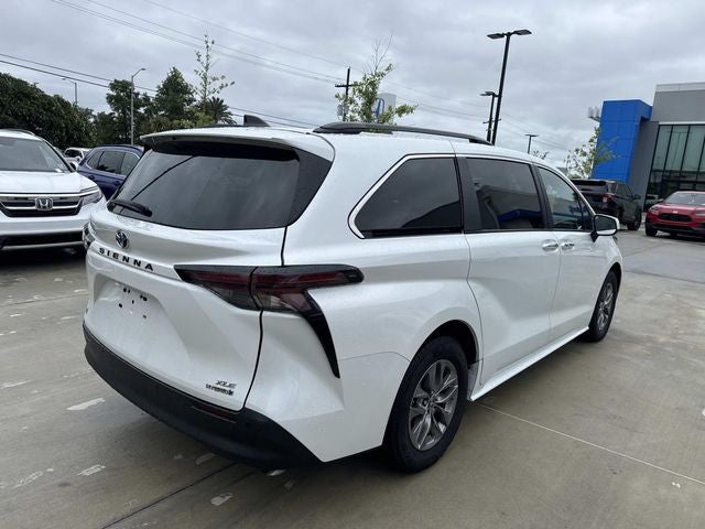 2024 Toyota Sienna XLE 8 Passenger