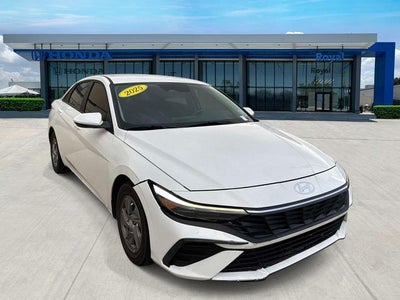 2025 Hyundai Elantra SE