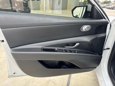 2025 Hyundai Elantra SE