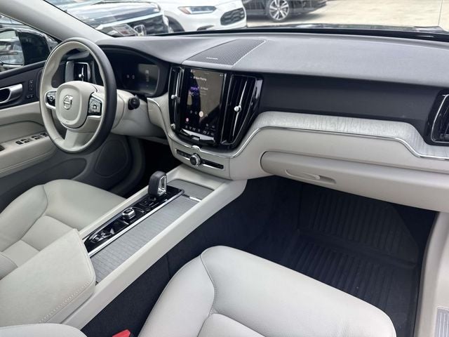 2024 Volvo XC60 B5 Plus Dark Theme