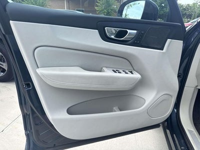 2024 Volvo XC60 B5 Plus Dark Theme